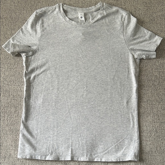 Lululemon Athletica Love Light Gray Women's Short Sleeve Tee - Picture 1 of 1